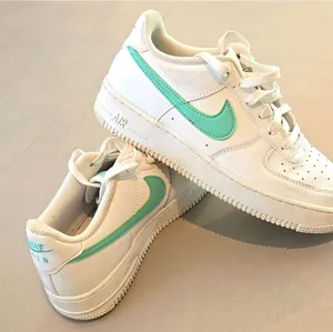 Nike Iconic Air Force 1 Low Woman's Sneakers thumbnail 5