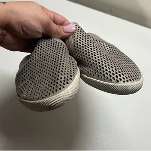 FRYE‎ Melanie Perforated Slip On Mules 9M Casual Chic Minimalist Neutral Comfort thumbnail 4