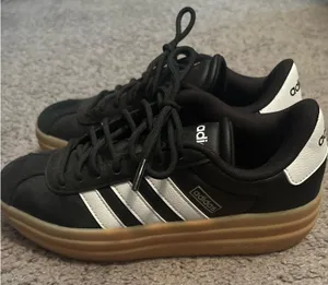 Adidas Sneakers thumbnail 1