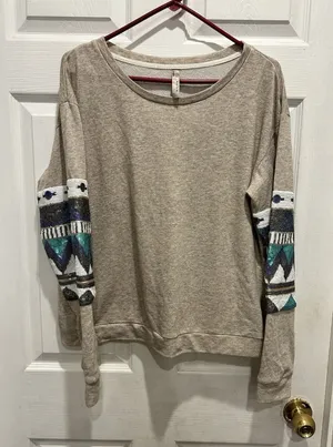 Entro Womens Sequin Aztec‎ Sleeve Sweatshirt Oatmeal Heather Geometric Top L thumbnail 1