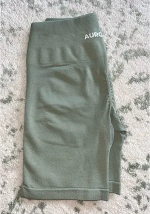 Aurola Workout Amazon Scrunch Shorts thumbnail 3