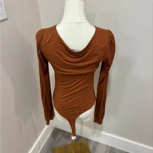Lulus Rust Orange Deep V-Neck Long Sleeve Puff Shoulder Bodysuit Size Medium‎ thumbnail 3