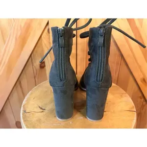 SODA Suede Laced Up Heels Olive Size 7.5 thumbnail 4