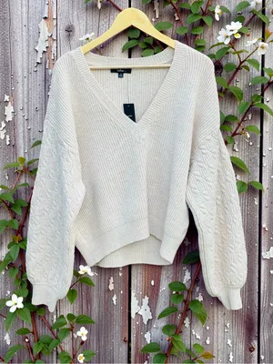 Lulus Cream Cable-Knit Sleeve V-Neck Sweater Size Medium NWT thumbnail 2