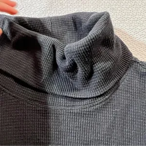 TNA Aritzia Black Turtleneck Waffle Knit Thermal Cotton Blend Long Sleeve Top M thumbnail 3