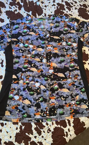 Scrub top Multiple Size M thumbnail 1