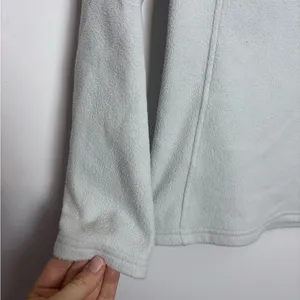 The North Face Women's Light Gray Yumiori 1/4 Zip Fleece Pullover Sweater thumbnail 5