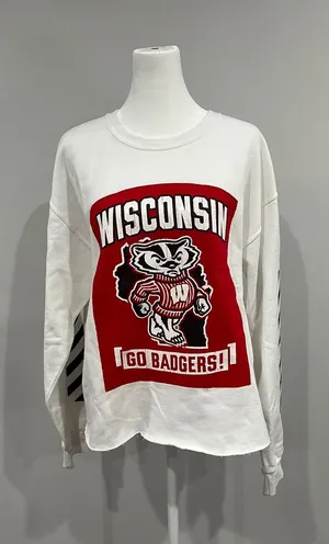 Totally Hype Wisconsin Badgers White Graphic Raw Hem Sweatshirt‎ Womens Medium thumbnail 1