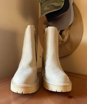 VICI Heeled Boots thumbnail 2