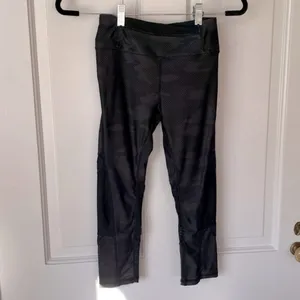 Adore Me Black and Green‎ Capri Leggings Size XS thumbnail 4