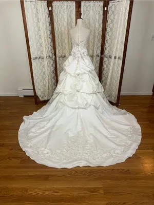 Stunning New David’s Bridal Beaded Ball Gown Wedding Gown thumbnail 5