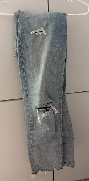Express size 6 Blue denim jeans with ripped details #distressed #denim thumbnail 1