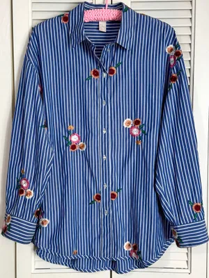 H&M embroidered poplin button down shirt - size 12  thumbnail 4