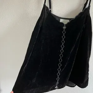 [Maeve] Black Velvet Cut Out Tank Top- XS thumbnail 4