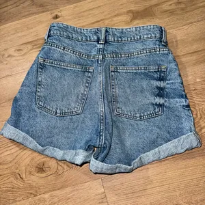H&M Shorts Denim thumbnail 1