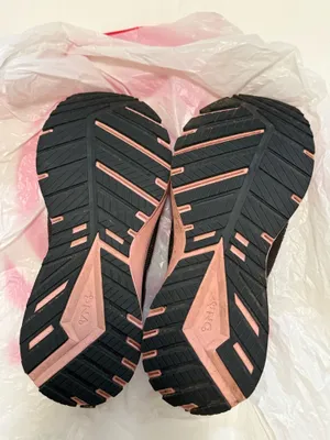 Brooks Women’s Sneakers thumbnail 4