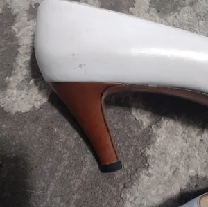 Salvatore Ferragamo Vintage neutral pump heels thumbnail 4