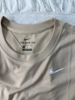 Nike Dri-Fit Women’s T-Shirt Medium thumbnail 3