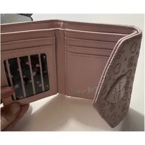 Luv Betsey by‎ Betsey Johnson Blush Pink Embossed Heart Bow Wallet LBCASH NWT thumbnail 6