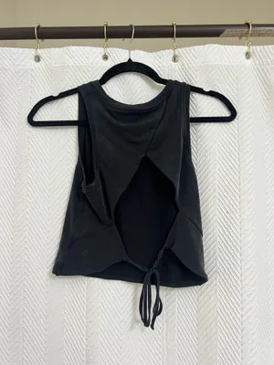 Lululemon top  thumbnail 3