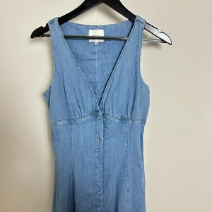 REFORMATION Sebastien Denim Midi Dress in Savannah Size US 6 NWT thumbnail 4
