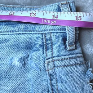 American Eagle Womens Size 6 90s Boyfriend Shorts Blue Denim Distressed Cut Off thumbnail 9