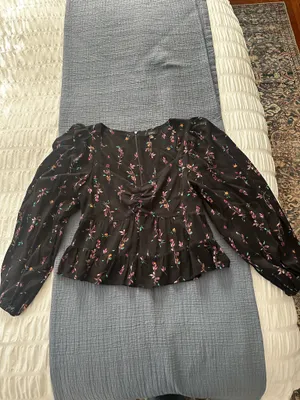 Black blouse with flower pattern thumbnail 3
