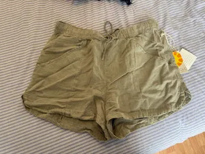 Green Flowy Shorts Size XL thumbnail 1