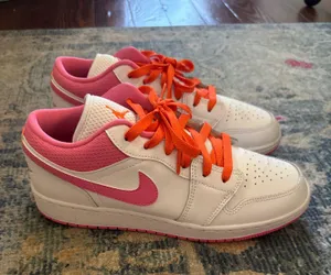 Jordan 1 low thumbnail 1