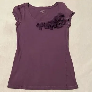 Loft szS pretty purple cap sleeve flower detail and decorative stitching EUC thumbnail 2