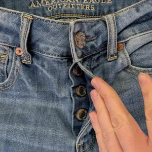 American Eagle Tomgirl Distressed‎ Jean Shorts Womens 00 Blue Denim Button Fly thumbnail 5