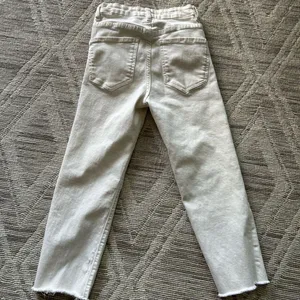 Zara Cream Women's Ankle Cropped Size 0 Jeans thumbnail 3