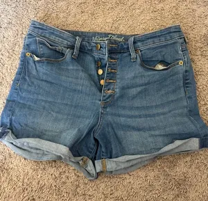 Universal Thread Medium Blue Denim Button-Fly Rolled Cuff Women's Shorts / BB16 thumbnail 1