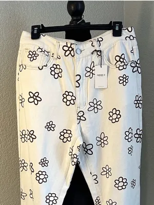 Forever 21 White Floral-Print Straight Leg Jeans thumbnail 5