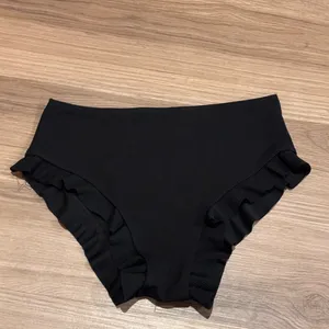 Ruffle Bikini Adjustable Straps Black Size 1X thumbnail 6
