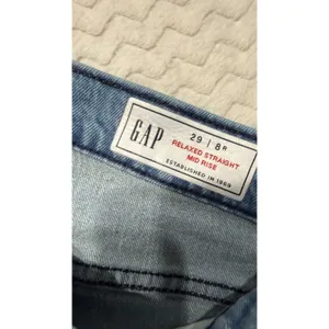 Gap 1969 Relaxed Straight Mid Rise Light Wash Blue Denim Jeans 29 8R 4437 thumbnail 3