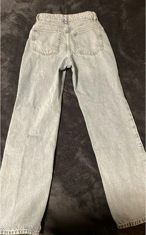 H&M Women’s Light Wash High Rise Baggy Straight Jeans 4 thumbnail 2