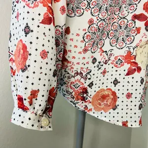 Abercrombie & Fitch Women's White Floral Pleated Front Button Up Blouse Size M thumbnail 7