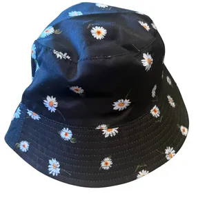 new adult Alice + Olivia one size reversible daisy bucket hat A3 3074 thumbnail 7