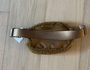Lululemon Everywhere Belt Bag Fleece thumbnail 1