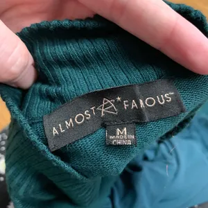 Almost Famous Knit Top Mock Neck Long Sleeve Blouson Sleeve Green‎ Size Medium thumbnail 6