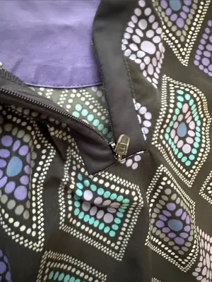 Geometric Diamond Print Scrub Top in Gray,Purple & Teal Sz S by Healing Hands thumbnail 5
