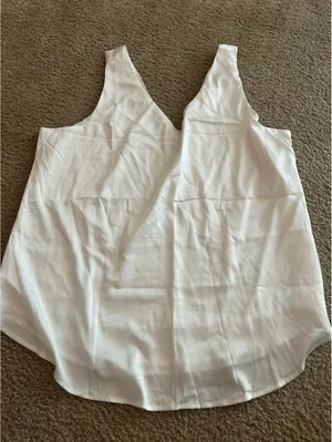 ab50 Flowing top woman size 2xl sleeveless white cute thumbnail 1