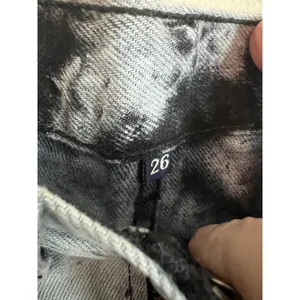 Carmar Beatrice‎ Jean Skirt Women’s Size 26 Black And Gray Mini Zip Front New thumbnail 4