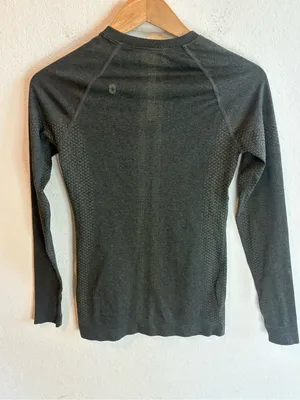 Figs Long-Sleeve Crew Top in Olive XS thumbnail 3