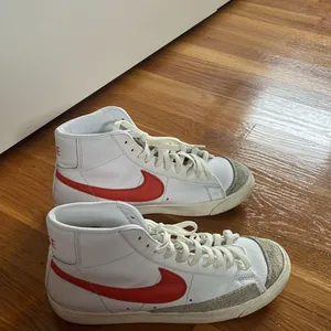 Nike Blazer Mid ‘77 Vintage Red Swoosh High Top Sneaker Shoe Size 8/ Women 9.5 thumbnail 5