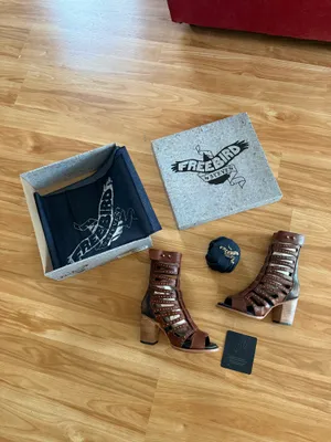 Awesome New FREEBIRD by Steven Lotus Stud Gladiator Heels - Cognac - Sz 8 thumbnail 2