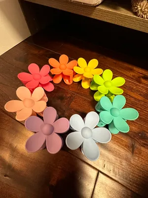 Amazon Beachy Claw Clips thumbnail 1