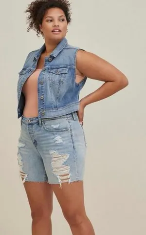 Torrid Women’s Plus 5 Inch Classic Denim HighRise Shorts Medium Wash Size 20 thumbnail 1