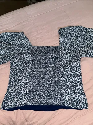 Abercrombie & Fitch Navy and White Floral Square-Neck Puff Sleeve Top thumbnail 5
